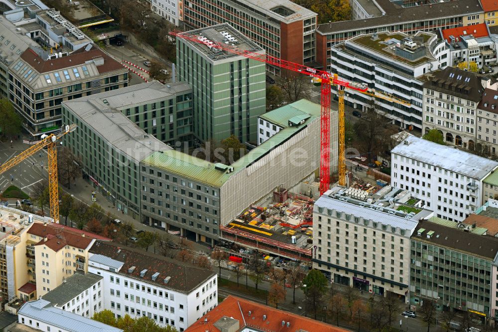 München von oben - Neubau eines Büro- und Geschäftshauses an der Sonnenstraße in München im Bundesland Bayern, Deutschland