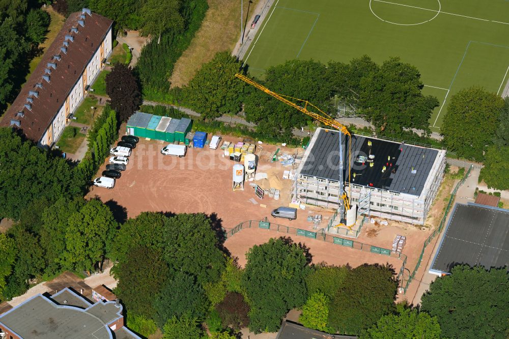 Luftbild Hamburg - Neubau eines Büro- und Geschäftshauses auf der Sportanlage in Hamburg, Deutschland