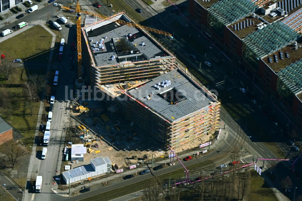 Luftbild Berlin - Neubau eines Büro- und Geschäftshauses Steinbeis-Haus Adlershof in Berlin, Deutschland