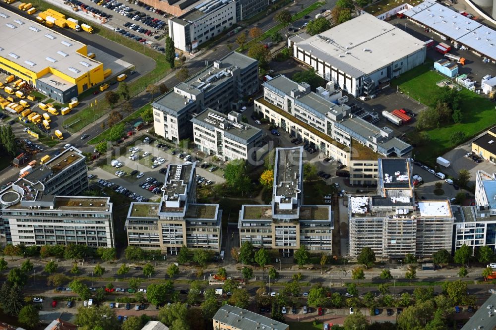 Berlin von oben - Neubau eines Büro- und Geschäftshauses an der Tempelhofer Weg im Ortsteil Britz in Berlin, Deutschland