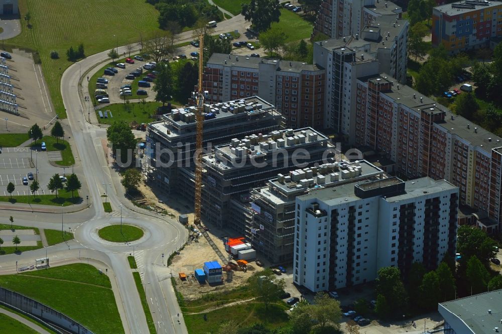 Luftbild Rostock - Neubau eines Büro- und Geschäftshauses im Ortsteil Südstadt in Rostock im Bundesland Mecklenburg-Vorpommern, Deutschland