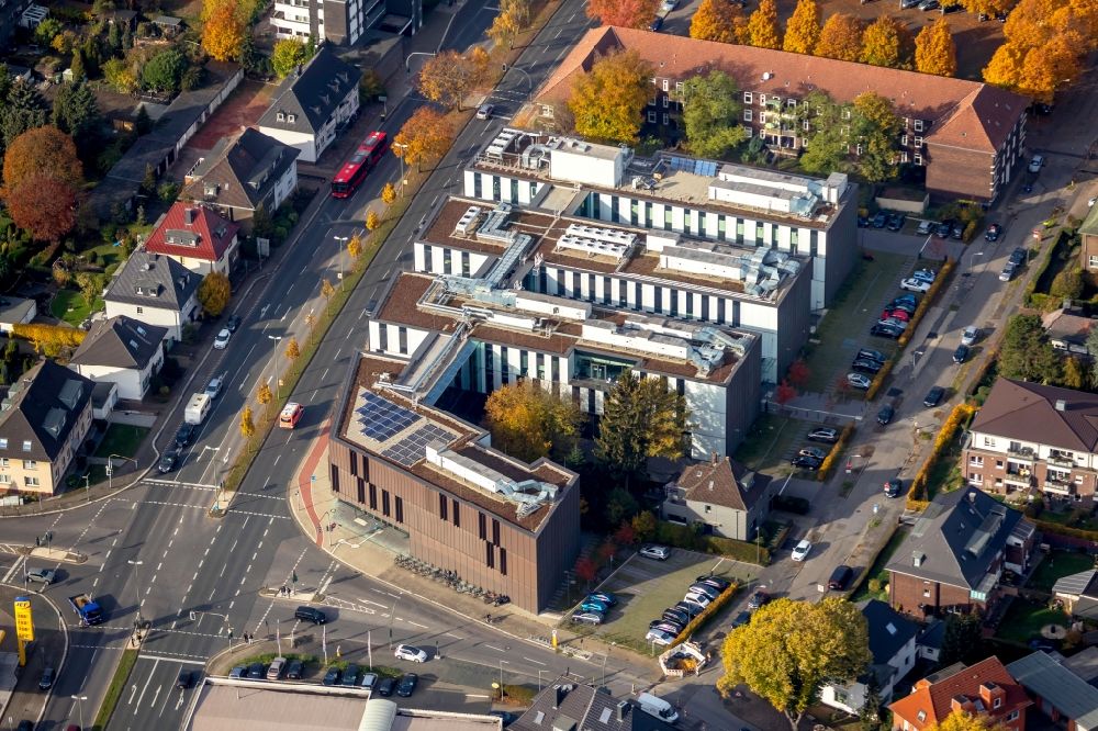 Bottrop von oben - Neubau des Campus der Fachhochschule - Hochschule Ruhr West in Bottrop im Bundesland Nordrhein-Westfalen
