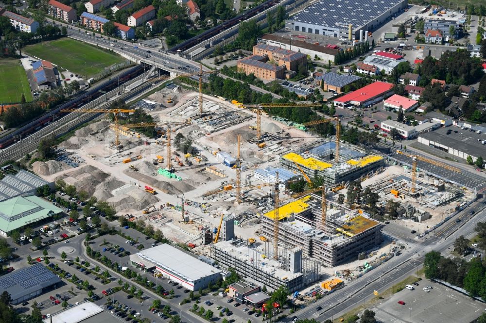 Luftbild Erlangen - Neubau eines Forschungs- Gebäude und Firmengelände Siemens Campus Erlangen an der Günther-Scharowsky-Straße in Erlangen im Bundesland Bayern, Deutschland