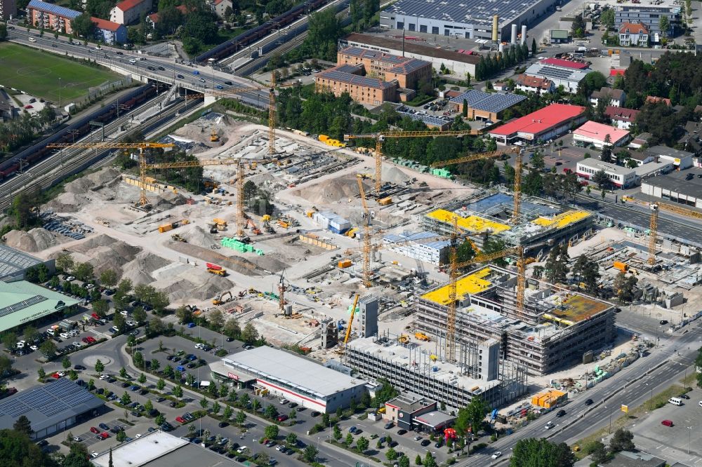 Luftbild Erlangen - Neubau eines Forschungs- Gebäude und Firmengelände Siemens Campus Erlangen an der Günther-Scharowsky-Straße in Erlangen im Bundesland Bayern, Deutschland