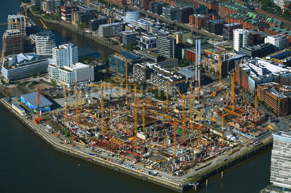 Hamburg aus der Vogelperspektive: Neubau des Gebäudekomplexes Überseequartier am Chicagokai in der Hafencity in Hamburg, Deutschland