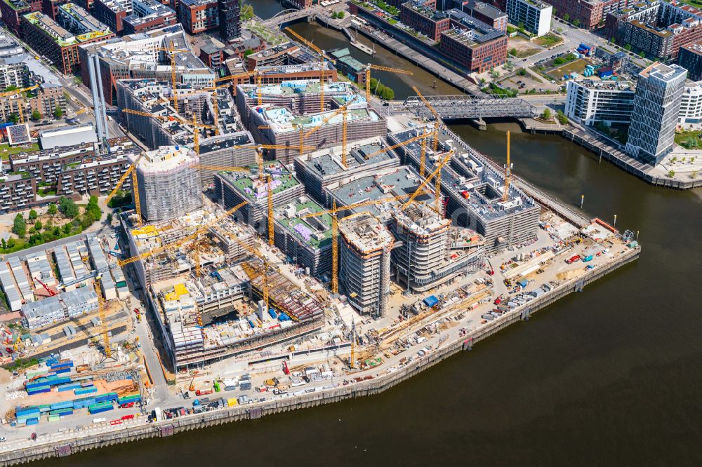 Luftaufnahme Hamburg - Neubau des Gebäudekomplexes Überseequartier am Chicagokai in der Hafencity in Hamburg, Deutschland