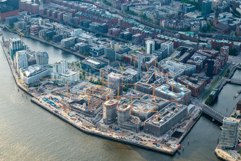 Hamburg aus der Vogelperspektive: Neubau des Gebäudekomplexes Überseequartier am Strandkai in der Hafencity in Hamburg, Deutschland