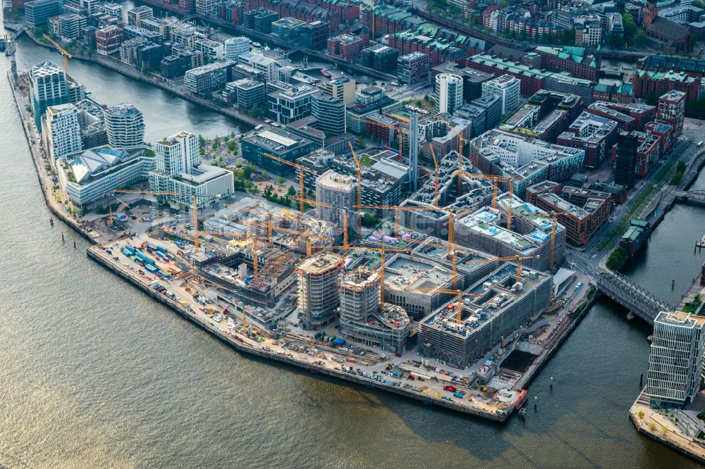 Luftbild Hamburg - Neubau des Gebäudekomplexes Überseequartier am Strandkai in der Hafencity in Hamburg, Deutschland