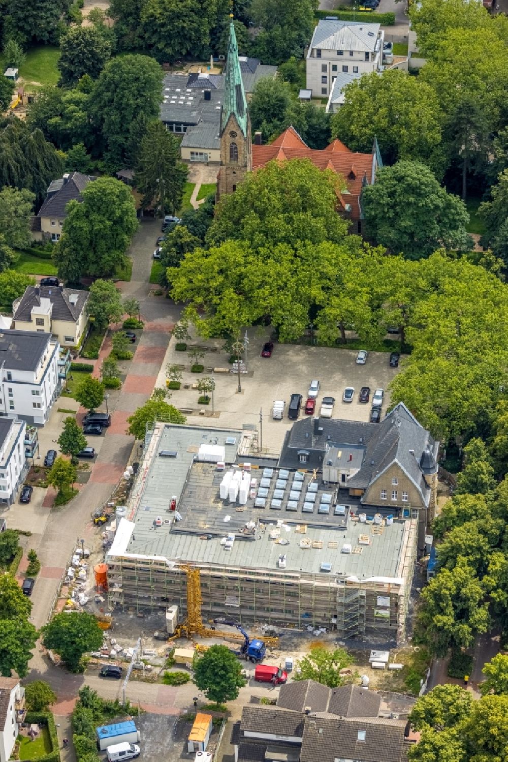 Luftaufnahme Holzwickede - Neubau eines Gebäudes der Stadtverwaltung - Rathaus in Holzwickede im Bundesland Nordrhein-Westfalen, Deutschland