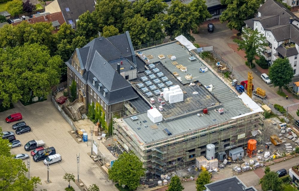 Luftbild Holzwickede - Neubau eines Gebäudes der Stadtverwaltung - Rathaus in Holzwickede im Bundesland Nordrhein-Westfalen, Deutschland