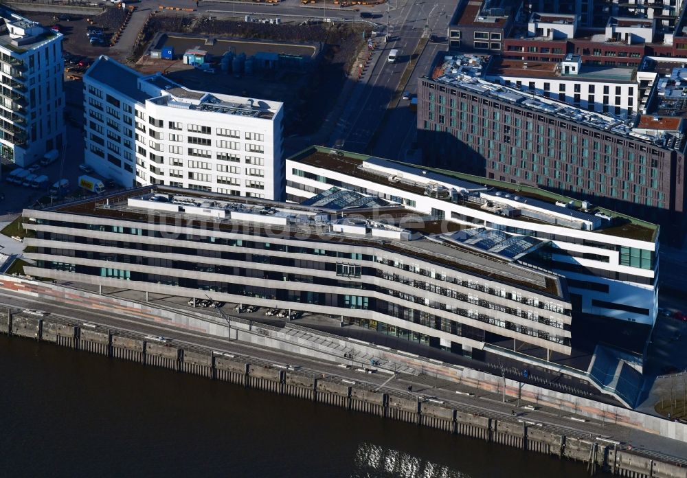 Hamburg aus der Vogelperspektive: Neubau des Gebäude der HafenCity Universität am Elbufer in Hamburg
