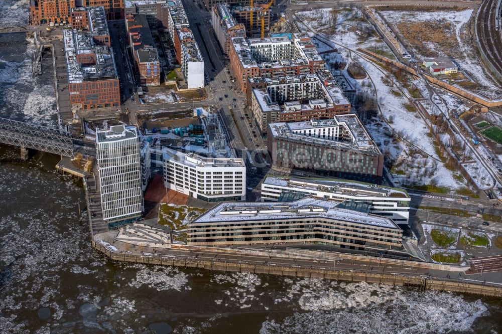 Hamburg aus der Vogelperspektive: Neubau des Gebäude der HafenCity Universität am Elbufer in Hamburg
