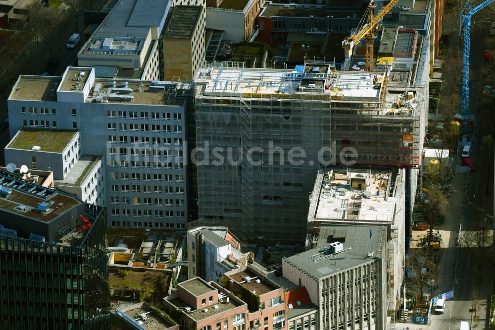 Luftaufnahme Berlin - Neubau des Gebäudekomplex Medienhauses DIN e. V. an der Burggrafenstraße im Ortsteil Tiergarten in Berlin, Deutschland