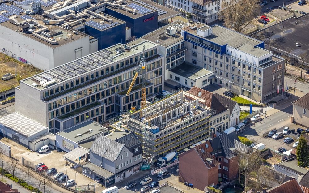 Hamm von oben - Neubau des Gebäudekomplex Medienhauses im Ortsteil Heessen in Hamm im Bundesland Nordrhein-Westfalen, Deutschland