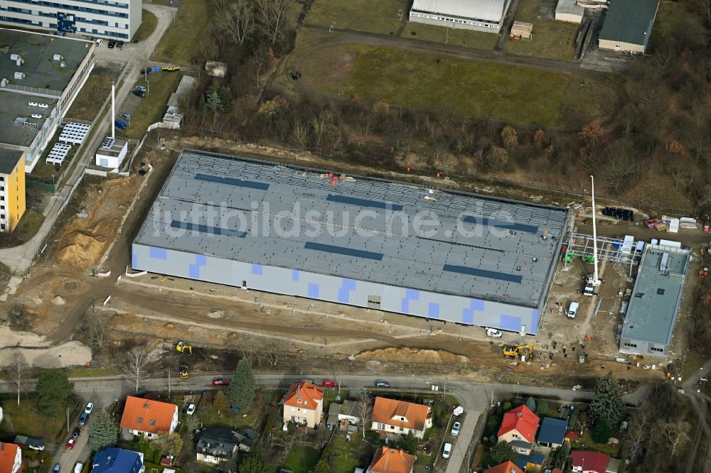 Luftaufnahme Berlin - Neubau eines Gebäudekomplex der Polizei Einsatztrainingszentrum - Schießanlage im Ortsteil Biesdorf in Berlin, Deutschland