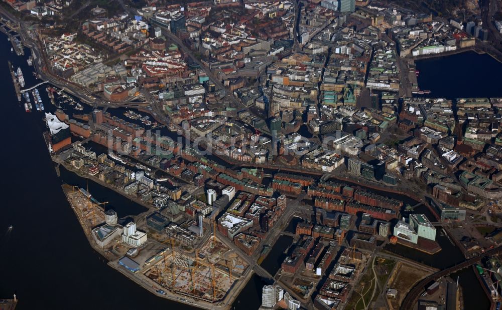 Luftbild Hamburg - Neubau des Gebäudekomplexes Überseequartier am Chicagokai in der Hafencity in Hamburg, Deutschland