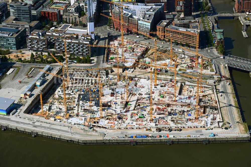 Hamburg aus der Vogelperspektive: Neubau des Gebäudekomplexes Überseequartier am Chicagokai in der Hafencity in Hamburg, Deutschland