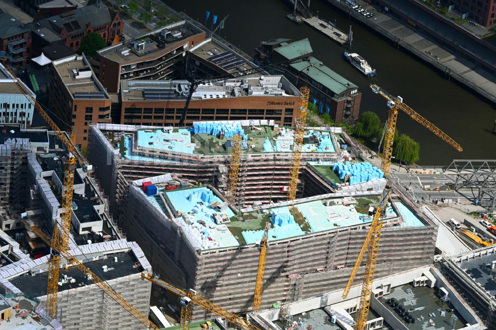Luftaufnahme Hamburg - Neubau des Gebäudekomplexes Überseequartier in der Hafencity in Hamburg, Deutschland