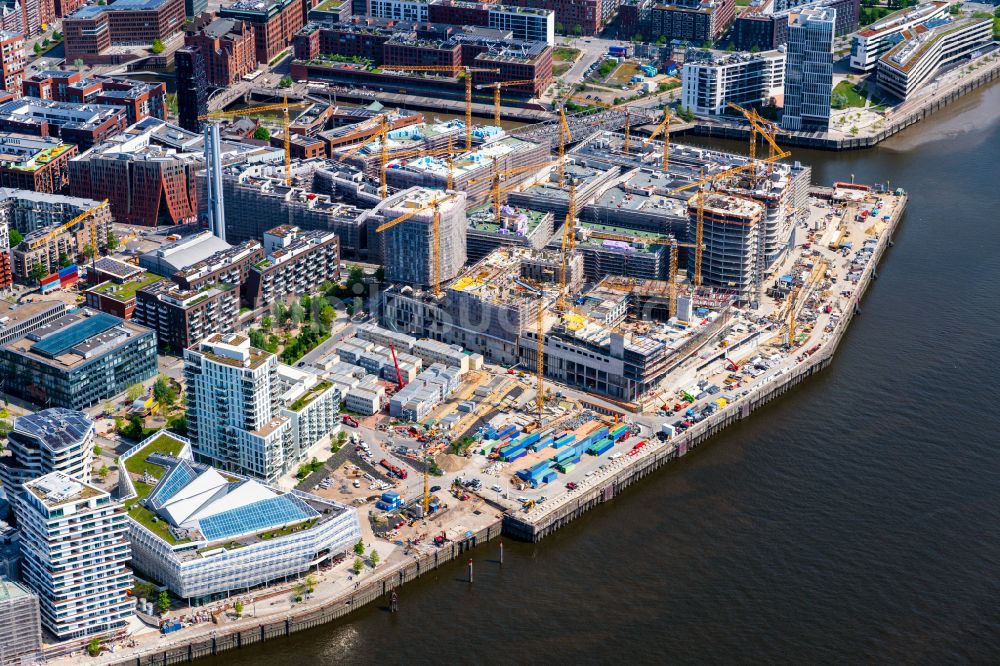 Hamburg aus der Vogelperspektive: Neubau des Gebäudekomplexes Überseequartier am Strandkai in der Hafencity in Hamburg, Deutschland
