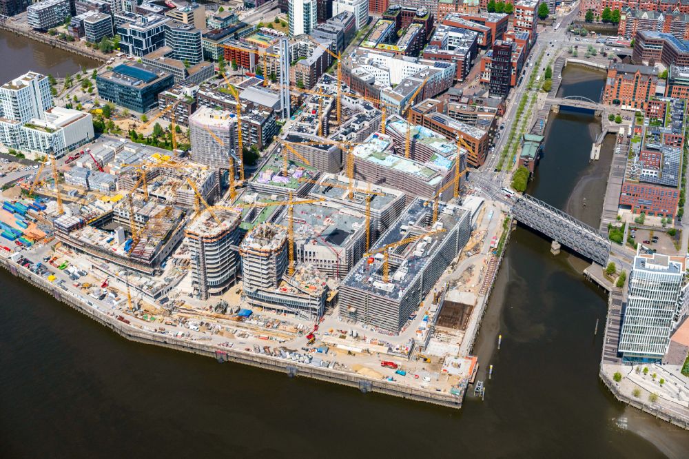 Luftbild Hamburg - Neubau des Gebäudekomplexes Überseequartier am Strandkai in der Hafencity in Hamburg, Deutschland