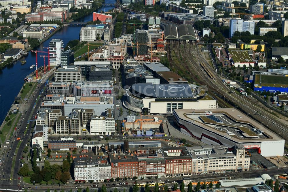 Berlin von oben - Neubau des Gebäudekomplexes des Einkaufszentrum East Side Mall auf dem Anschutz - Areal im Friedrichshain in Berlin, Deutschland