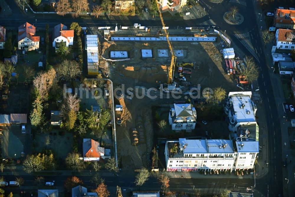 Berlin aus der Vogelperspektive: Neubau des Gebäudekomplexes des Einkaufszentrum im Ortsteil Mahlsdorf in Berlin, Deutschland