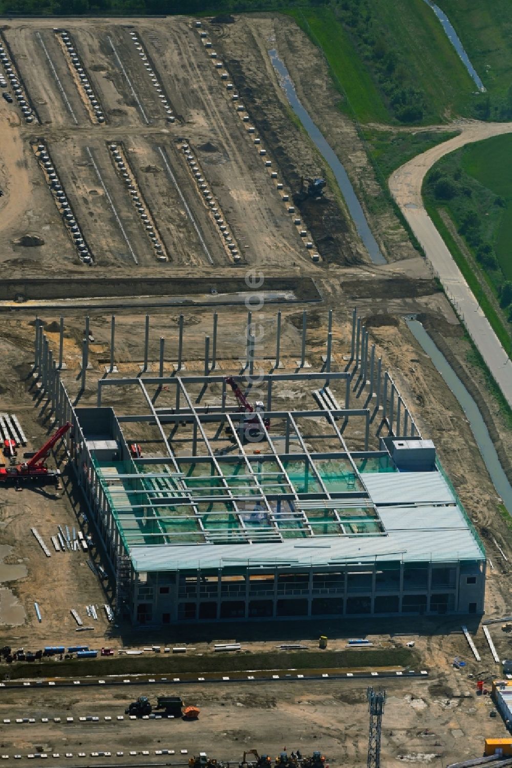 Luftbild Rostock - Neubau eines Gebäudekomplexes auf dem Gelände des Logistikzentrums Amazon im Ortsteil Hinrichsdorf in Rostock im Bundesland Mecklenburg-Vorpommern, Deutschland