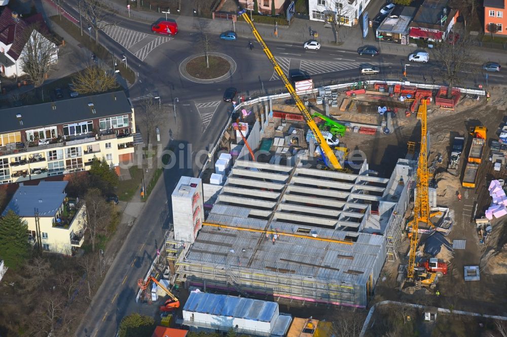Berlin von oben - Neubau des Gebäudekomplexes des LIDL- Einkaufszentrum im Ortsteil Mahlsdorf in Berlin, Deutschland