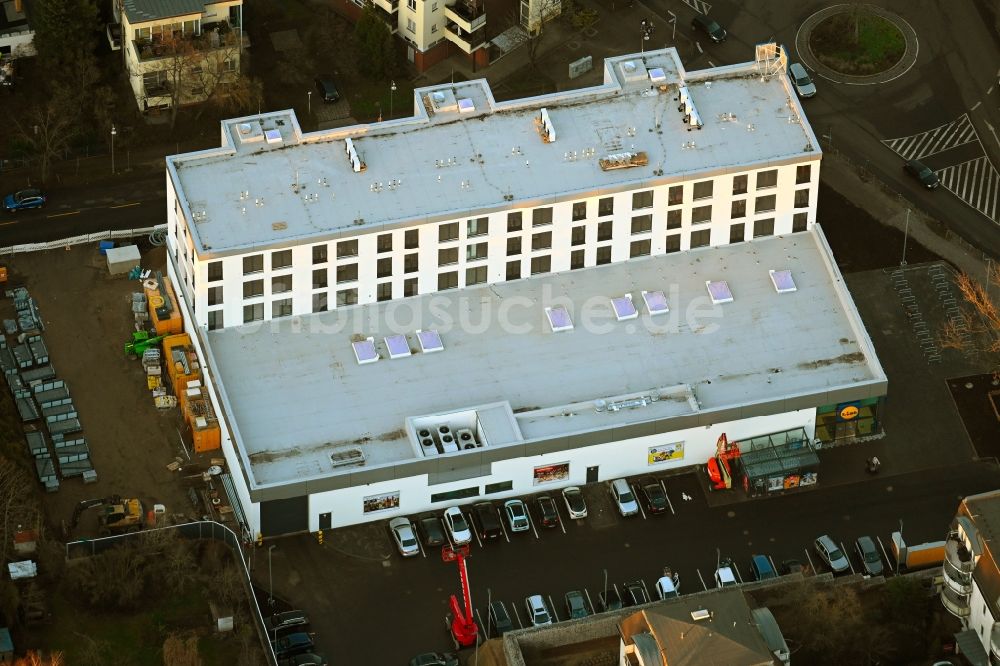 Luftaufnahme Berlin - Neubau des Gebäudekomplexes des LIDL- Einkaufszentrum im Ortsteil Mahlsdorf in Berlin, Deutschland