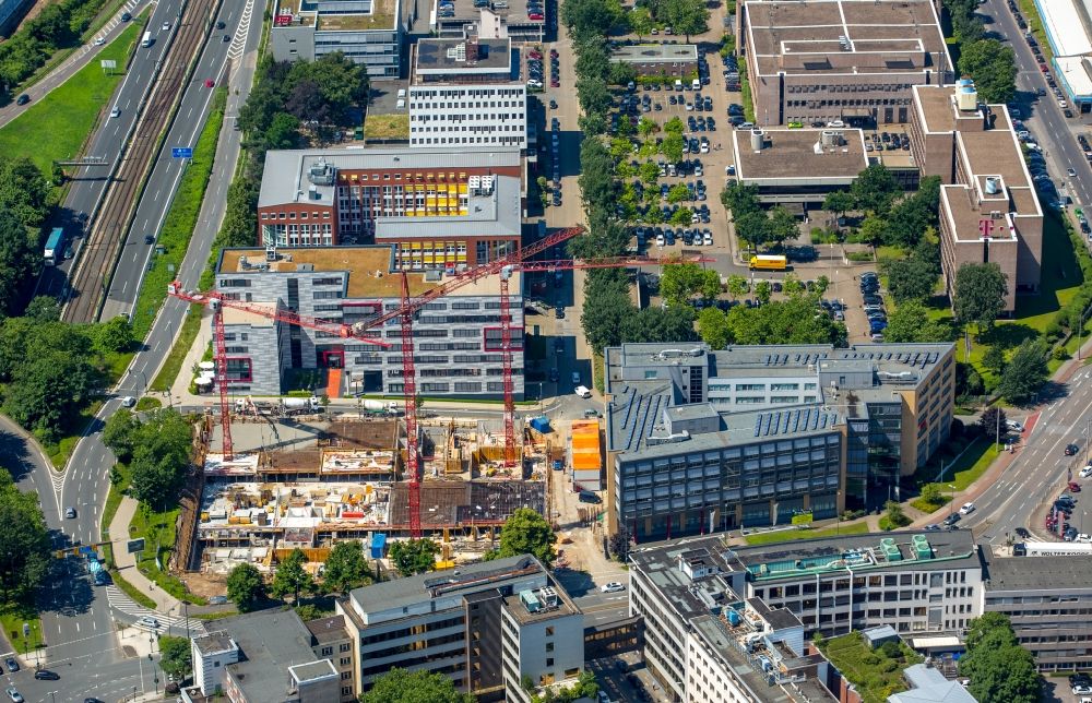 Luftaufnahme Essen - Neubau- Hochhaus- Baustelle der Hotelanlage NOVUM STYLE in Essen im Bundesland Nordrhein-Westfalen