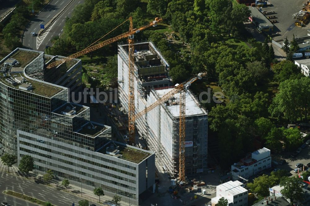 Berlin von oben - Neubau- Hochhaus- Baustelle der Hotelanlage im Ortsteil Schöneberg in Berlin, Deutschland
