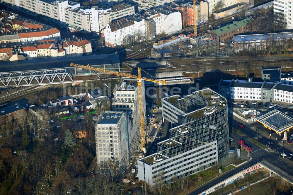 Luftaufnahme Berlin - Neubau- Hochhaus- Baustelle der Hotelanlage im Ortsteil Schöneberg in Berlin, Deutschland