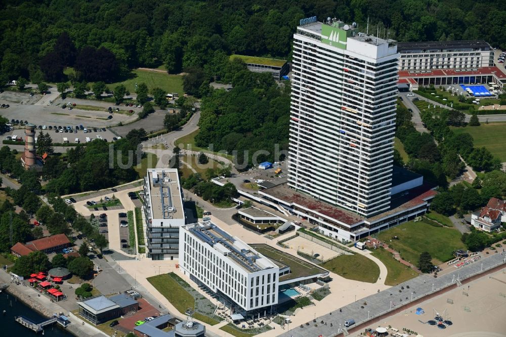 Luftaufnahme Lübeck - Neubau- Hochhaus- Baustelle der Hotelanlage a-ja Resort Travemünde in Travemünde im Bundesland Schleswig-Holstein, Deutschland