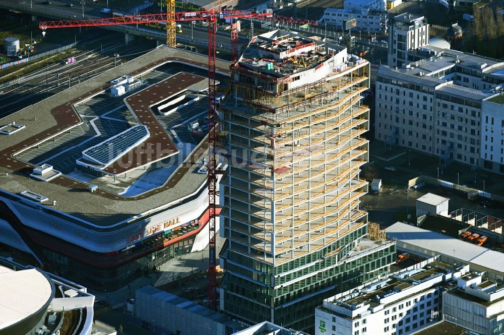 Berlin von oben - Neubau- Hochhaus- Baustelle der Hotelanlage Stream Tower im Ortsteil Friedrichshain in Berlin, Deutschland