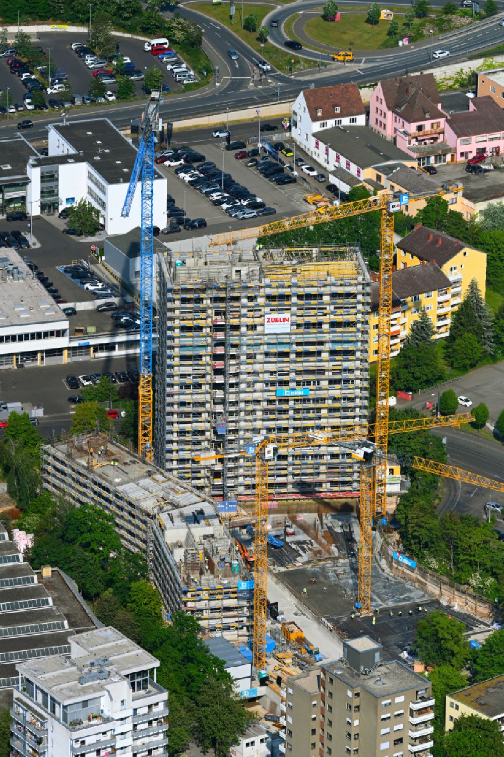 Würzburg aus der Vogelperspektive: Neubau Hochhaus- Gebäude im Wohngebiet Lichtblick in Würzburg im Bundesland Bayern, Deutschland