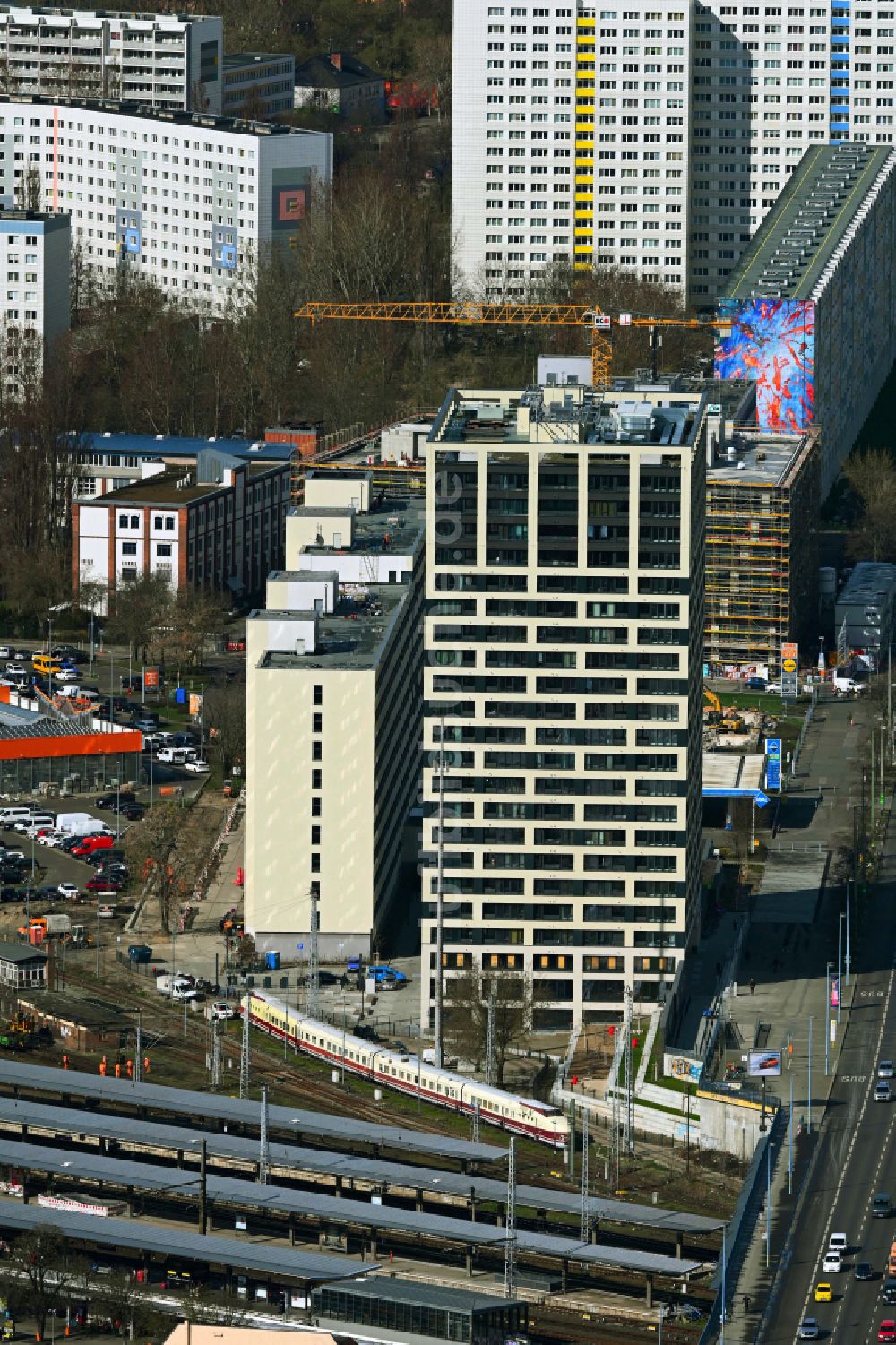 Berlin aus der Vogelperspektive: Neubau des Hochhaus- Gebäudekomplexes Q218 im Ortsteil Lichtenberg in Berlin, Deutschland