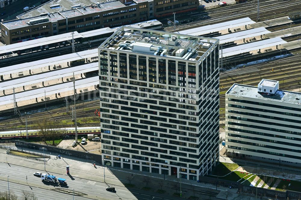 Luftaufnahme Berlin - Neubau des Hochhaus- Gebäudekomplexes Q218 im Ortsteil Lichtenberg in Berlin, Deutschland
