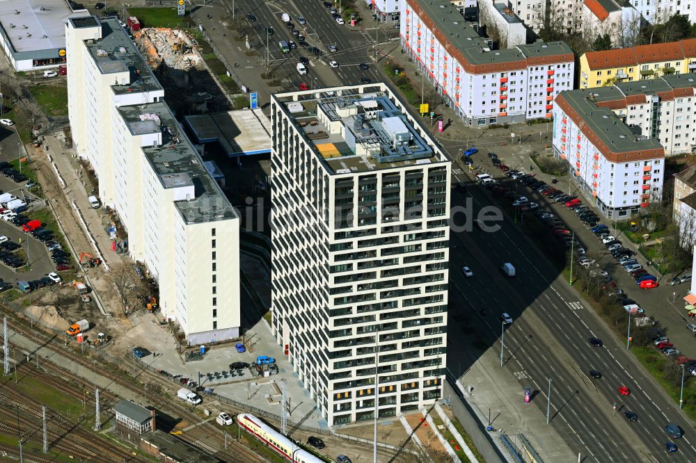 Berlin aus der Vogelperspektive: Neubau des Hochhaus- Gebäudekomplexes Q218 im Ortsteil Lichtenberg in Berlin, Deutschland