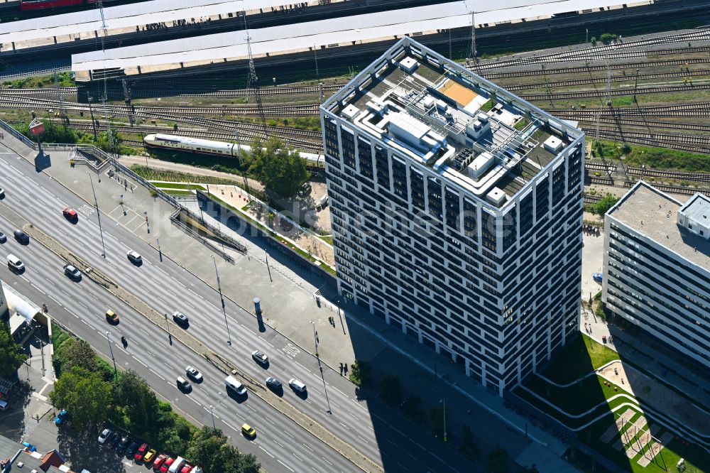 Berlin von oben - Neubau des Hochhaus- Gebäudekomplexes Q218 im Ortsteil Lichtenberg in Berlin, Deutschland