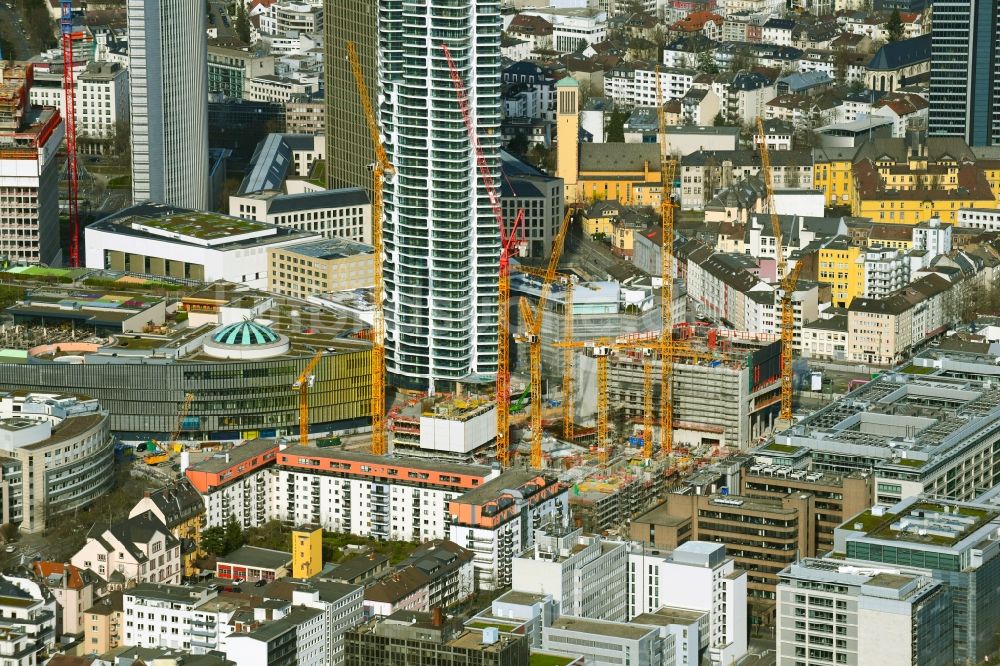 Luftbild Frankfurt am Main - Neubau des Hochhaus- Gebäudekomplexes The Spin und GRAND TOWER in Frankfurt am Main im Bundesland Hessen, Deutschland