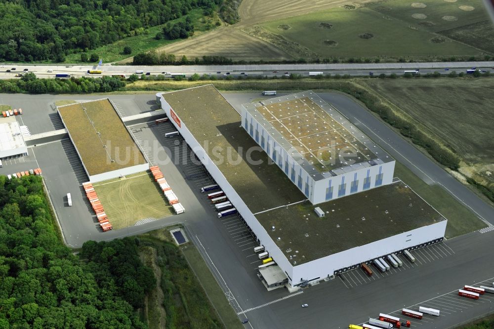 Günthersdorf von oben - Neubau eines Hochregal- Lager-Gebäudekomplex und Logistikzentrum auf dem Gelände der Höffner Möbelgesellschaft GmbH & Co.KG in Günthersdorf im Bundesland Sachsen-Anhalt