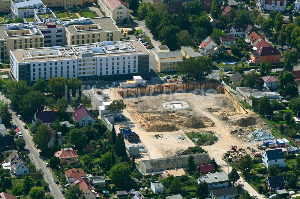 Berlin von oben - Neubau Holzbauprojekt und Mehrfamilienhaus-Wohnanlage in Berlin, Deutschland