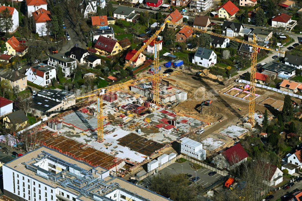 Luftbild Berlin - Neubau Holzbauprojekt und Mehrfamilienhaus-Wohnanlage im Ortsteil Kaulsdorf in Berlin, Deutschland
