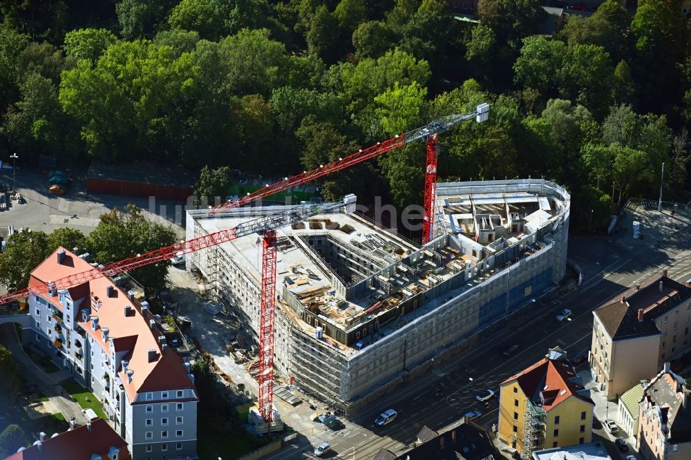Augsburg von oben - Neubau der Hotelanlage am Plärrergelände im Stadtjägerviertel in Augsburg im Bundesland Bayern, Deutschland