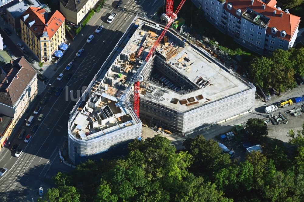Luftaufnahme Augsburg - Neubau der Hotelanlage am Plärrergelände im Stadtjägerviertel in Augsburg im Bundesland Bayern, Deutschland