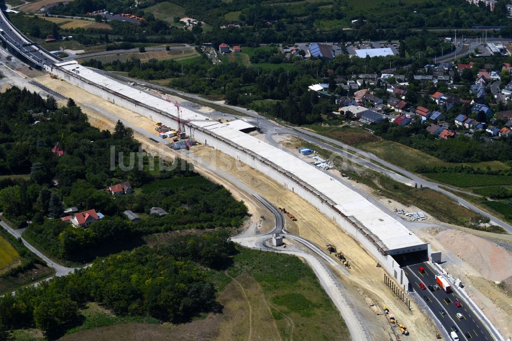 Luftaufnahme Würzburg - Neubau des Katzenbergtunnel der BAB A3 im Ortsteil Heidingsfeld in Würzburg im Bundesland Bayern, Deutschland