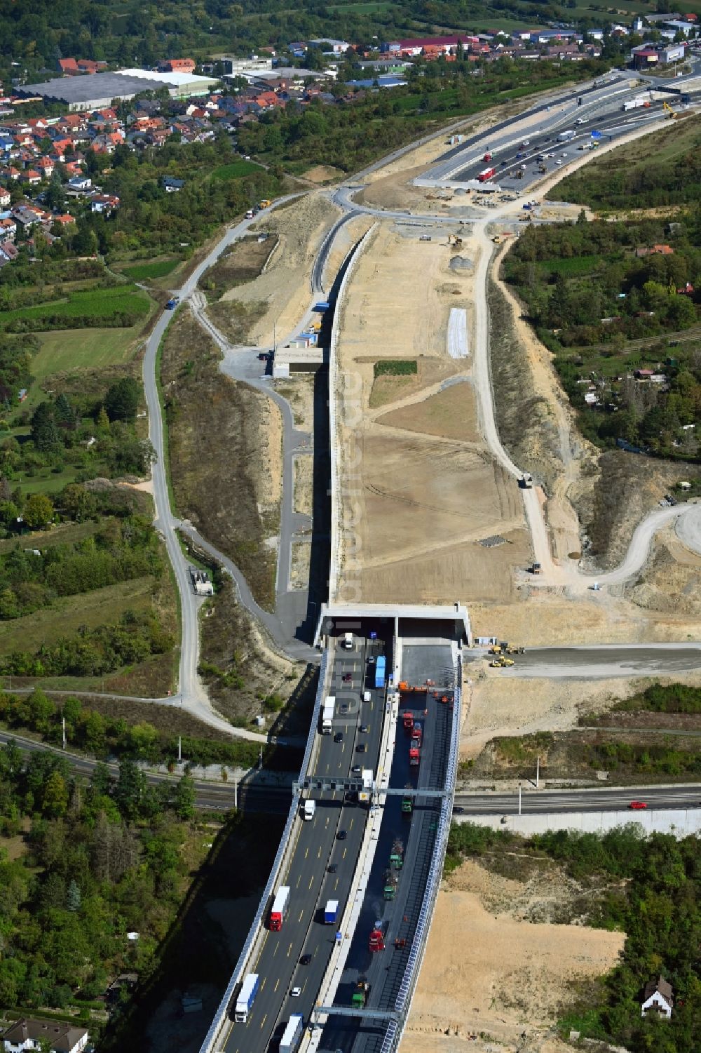 Luftbild Würzburg - Neubau des Katzenbergtunnel der BAB A3 im Ortsteil Heidingsfeld in Würzburg im Bundesland Bayern, Deutschland