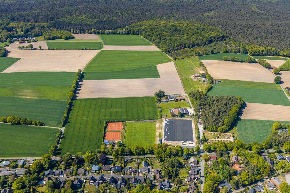 Luftaufnahme Lavesum - Neubau eines Kunstrasenplatzes an den Sportanlagen in Lavesum im Bundesland Nordrhein-Westfalen, Deutschland