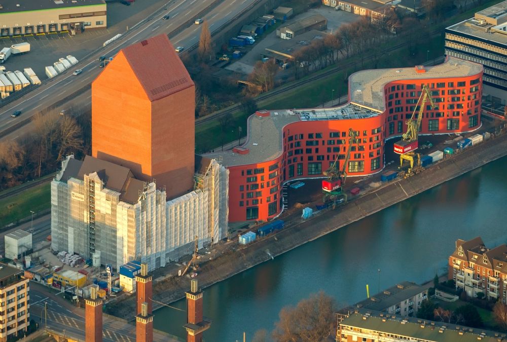 Luftaufnahme Duisburg - Neubau des Landesarchiv NRW als größtes Archivgebäude Deutschlands auf einem vormaligen Kai- Gelände des Duisburger Innenhafen in Nordrhein-Westfalen