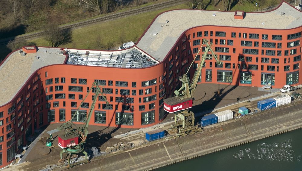 Luftbild Duisburg - Neubau des Landesarchiv NRW als größtes Archivgebäude Deutschlands auf einem vormaligen Kai- Gelände des Duisburger Innenhafen in Nordrhein-Westfalen